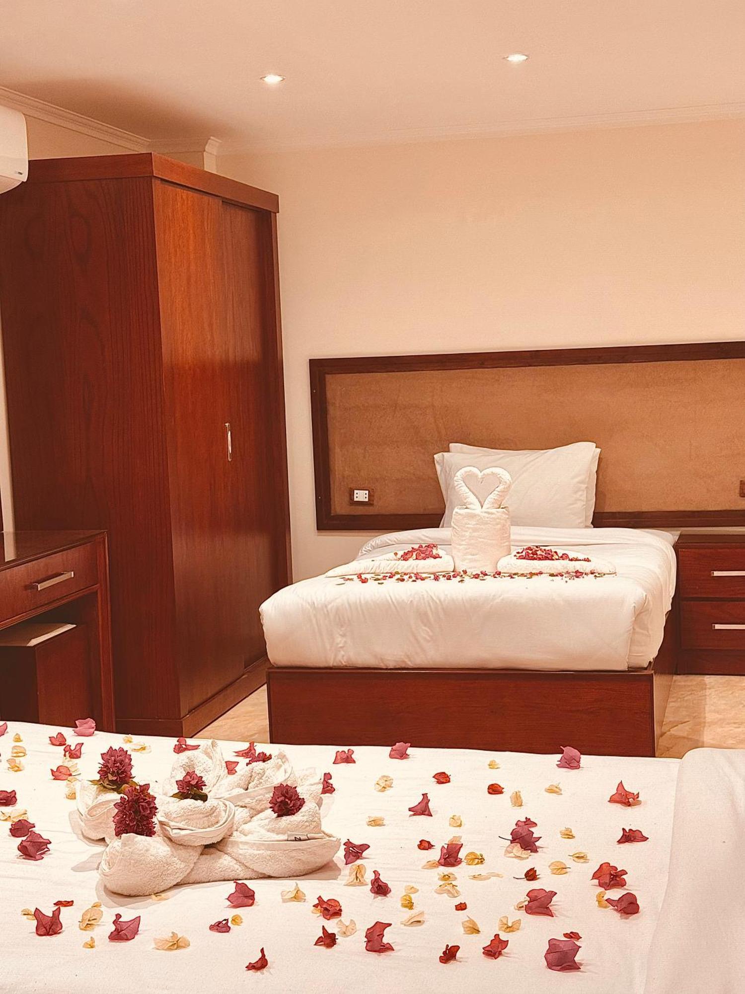Flower Pyramids Inn Kafrat al Jabal ภายนอก รูปภาพ
