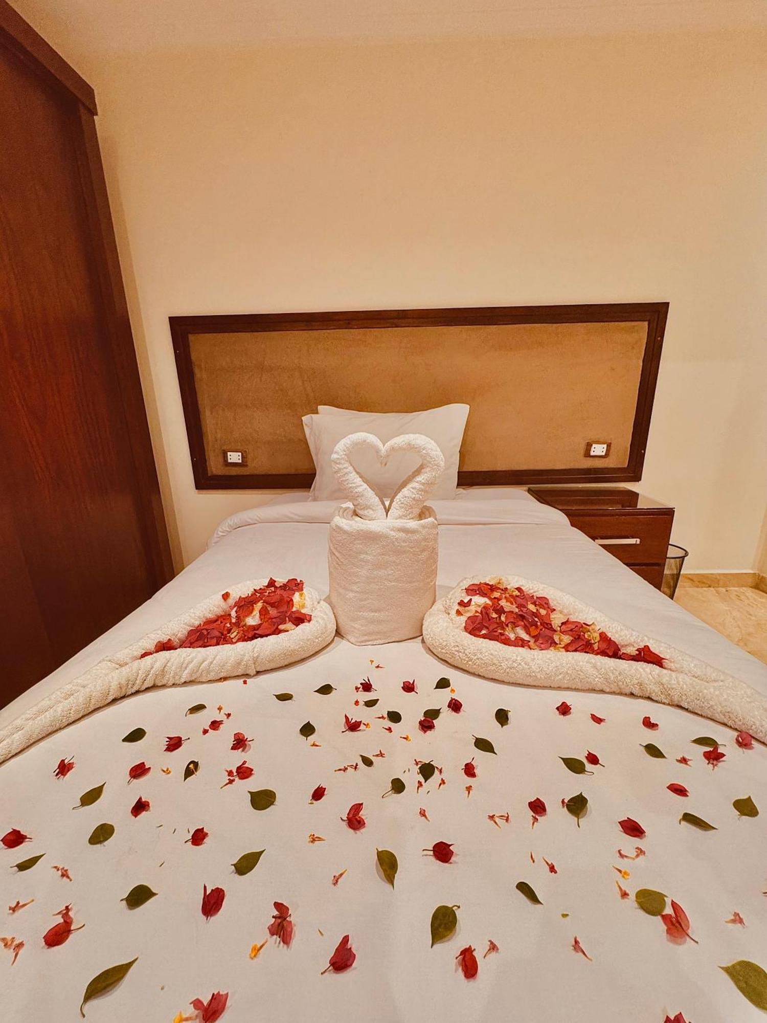 Flower Pyramids Inn Kafrat al Jabal ภายนอก รูปภาพ