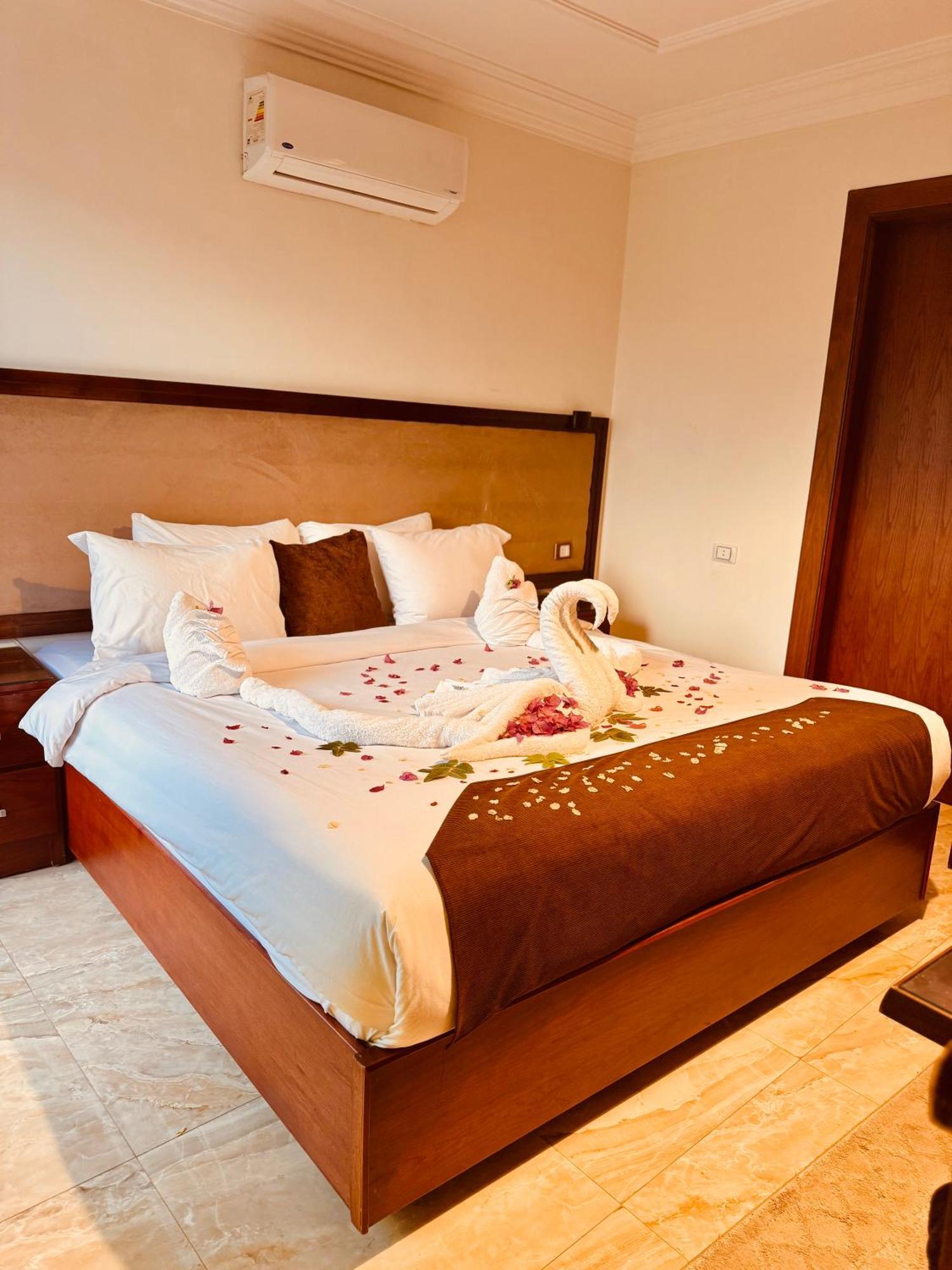 Flower Pyramids Inn Kafrat al Jabal ภายนอก รูปภาพ