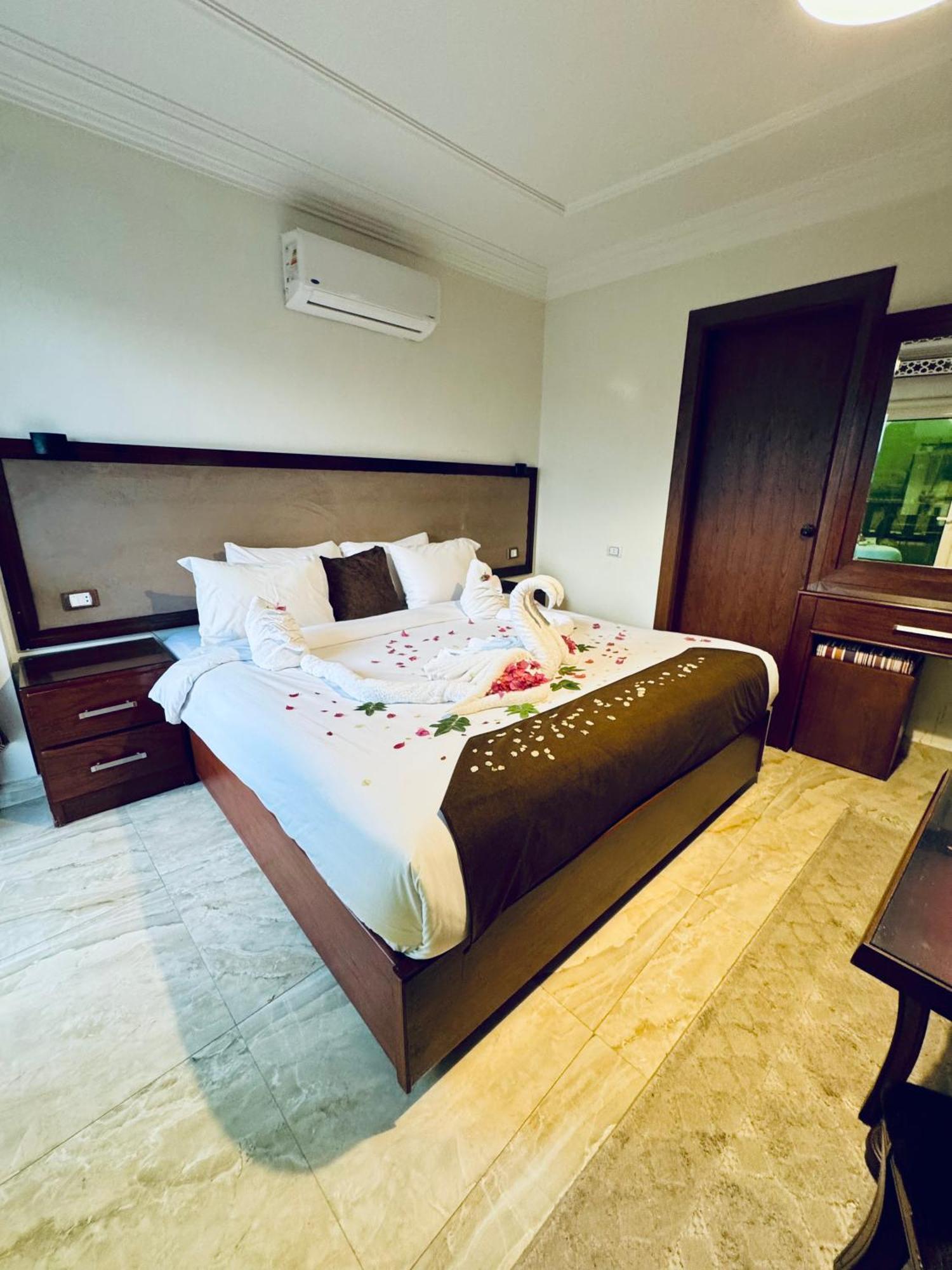 Flower Pyramids Inn Kafrat al Jabal ภายนอก รูปภาพ